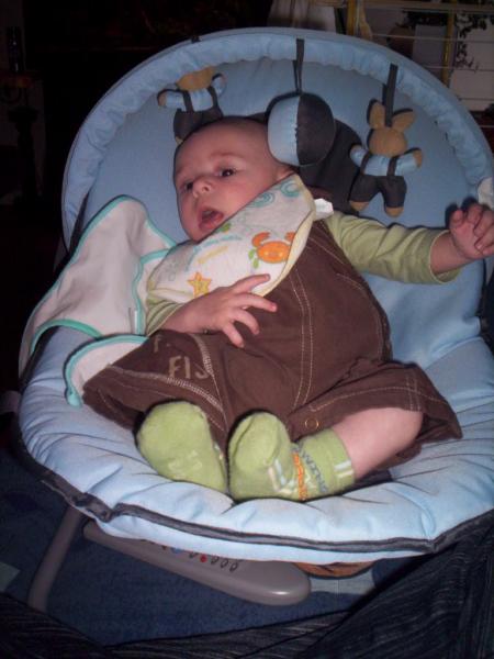 Maman m'a mis ma petite salopette